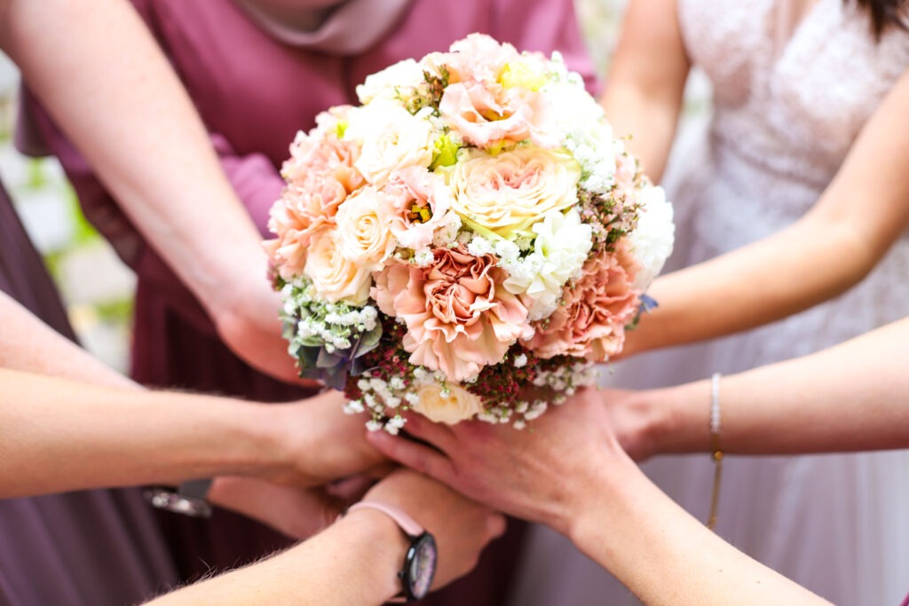 Standesamtliche Hochzeitsreportage - Brautpaar, Gäste, Standesamt, Schlossgarten, Schloss Neuburg a.d. Kammel