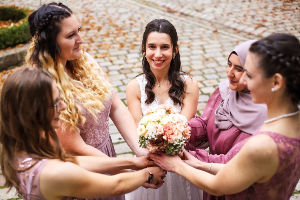 Standesamtliche Hochzeitsreportage - Brautpaar, Gäste, Standesamt, Schlossgarten, Schloss Neuburg a.d. Kammel