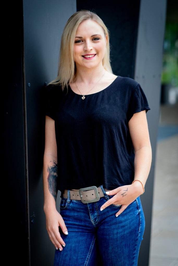 Business Bilder Janine - Portrait & Ganzkörper