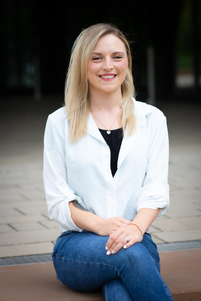 Business Bilder Janine - Portrait & Ganzkörper