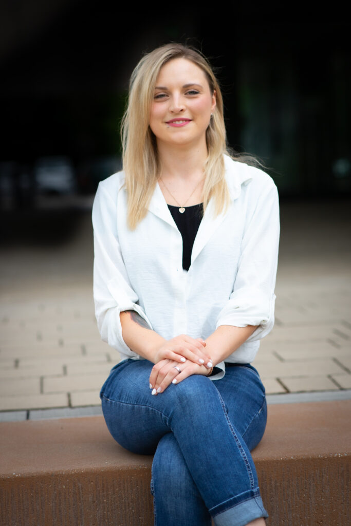 Business Bilder Janine - Portrait & Ganzkörper